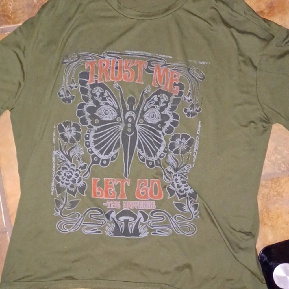 Army green T-shirt with print